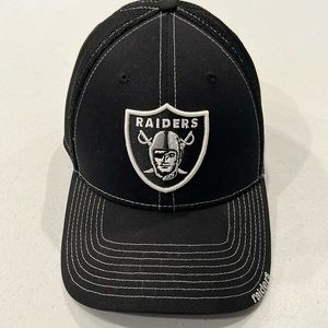 Oakland Raiders New Era Silver & Black Fitted Hat Sz Large-XLarge w/Team Logos